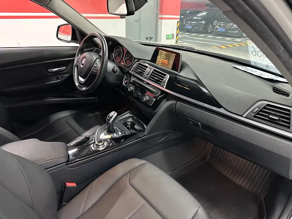 BMW 3 Series 2017 — фото 14