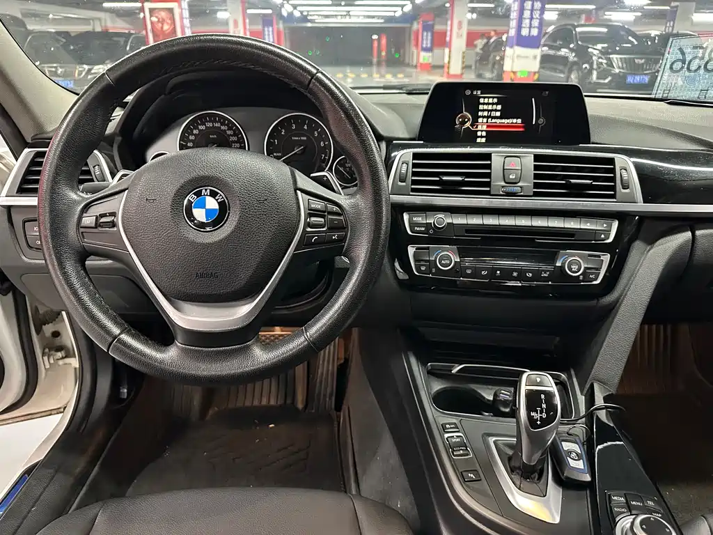BMW 3 Series 2017 — фото 12