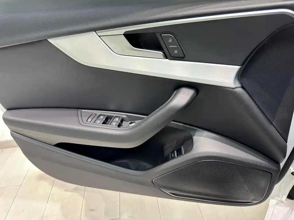 Audi A4L 2022 — фото 14