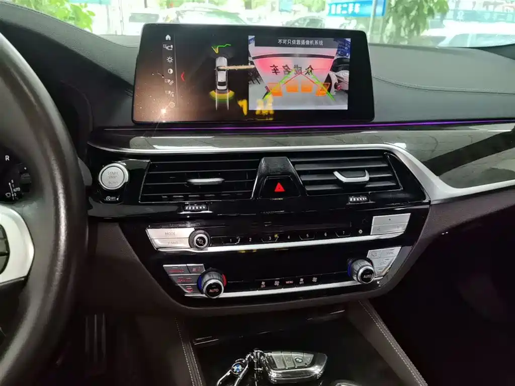 BMW 5 Series 2019 — фото 13