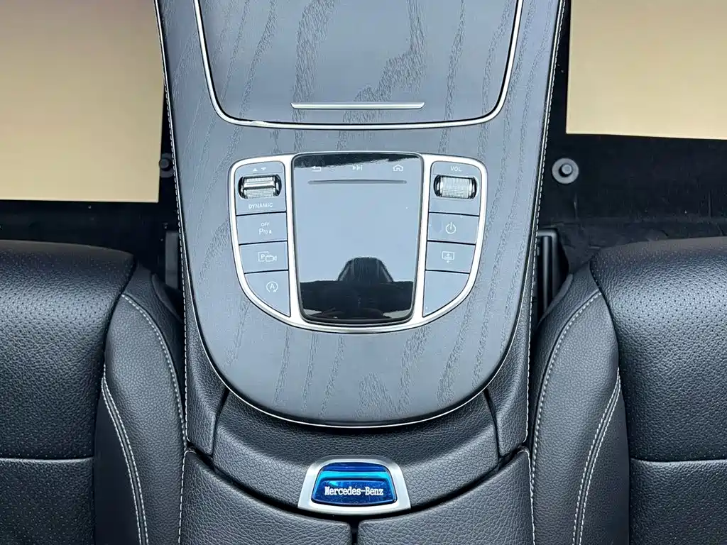 Mercedes-Benz E-Class 2019 — фото 20