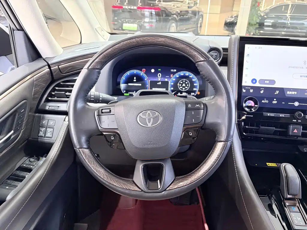 Toyota Alphard 2024 — фото 12
