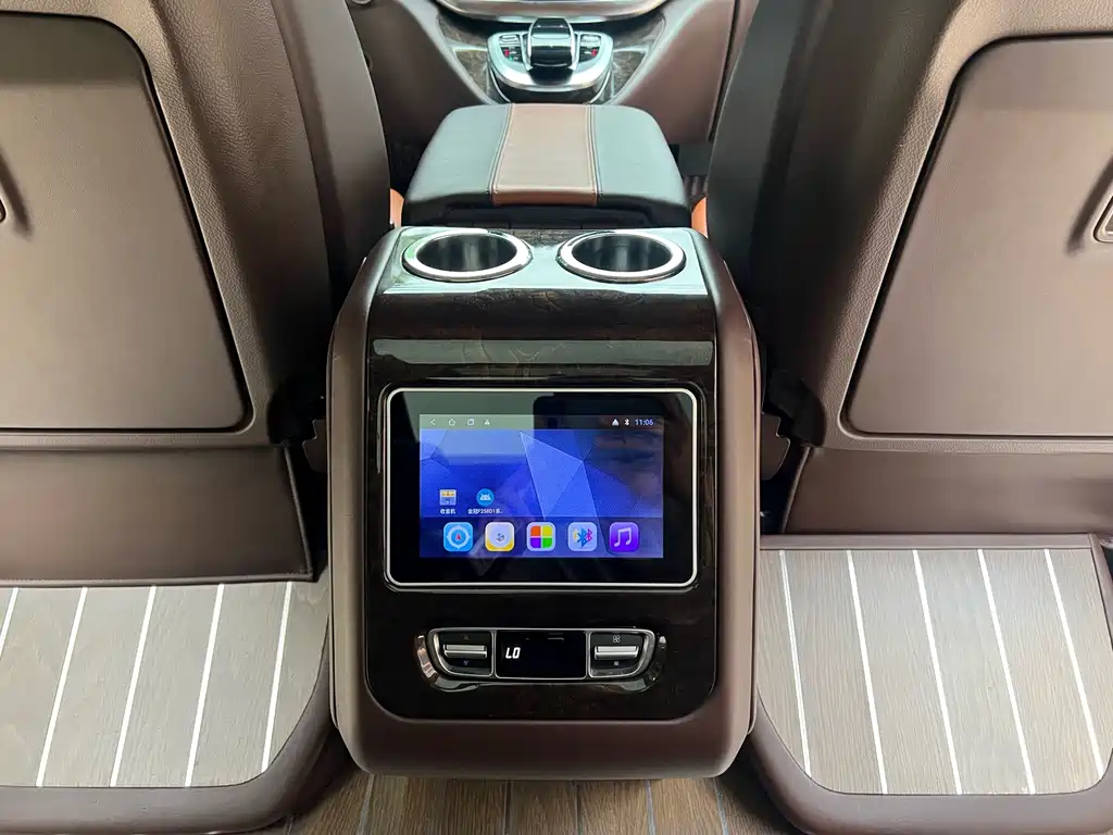 Mercedes-Benz V-Class 2020 — фото 16