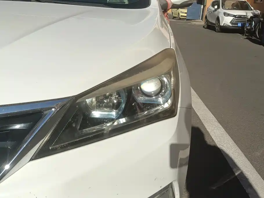 Changan V7 2015