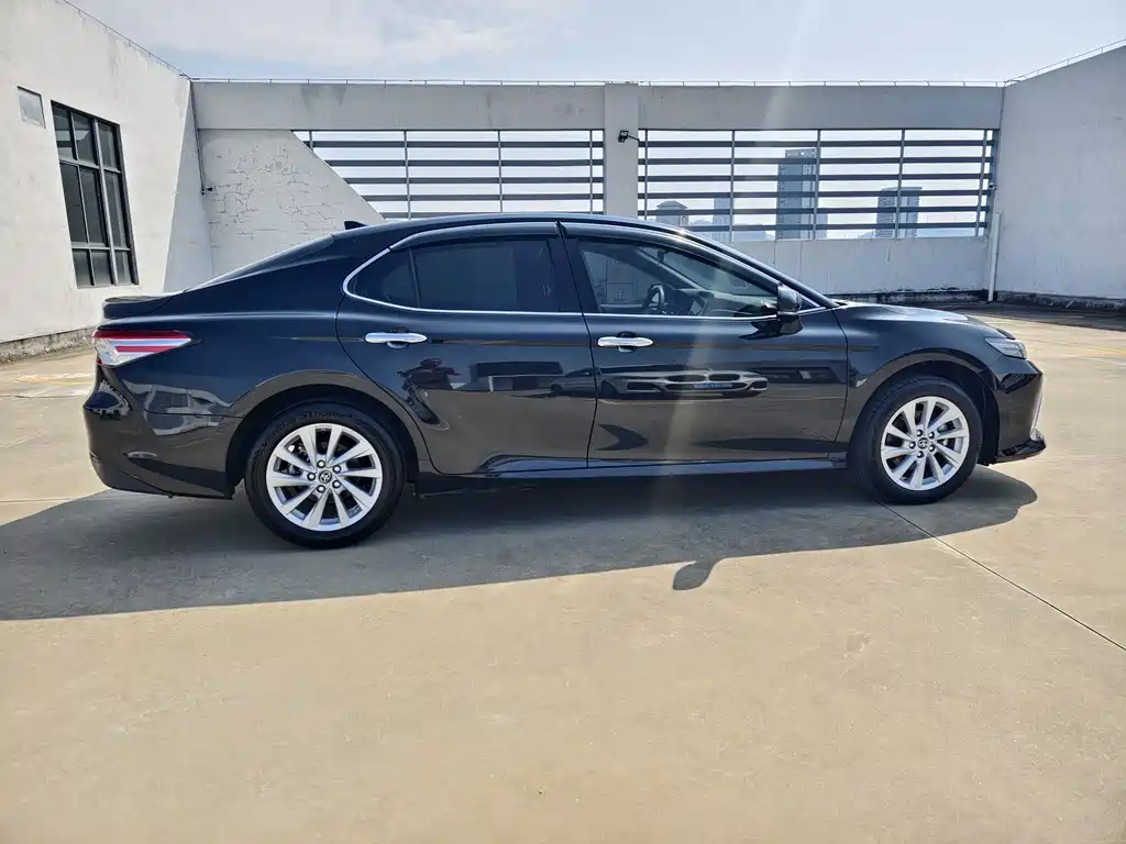 Toyota Camry 2022 — фото 7