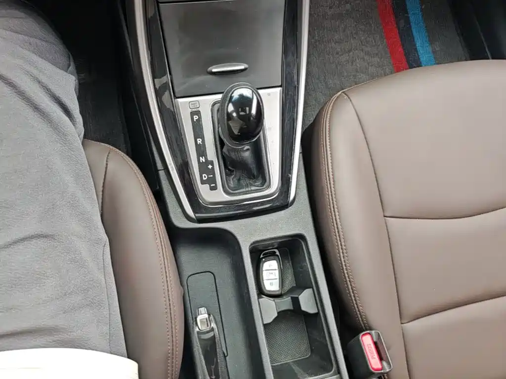 Hyundai Elantra 2016 — фото 14