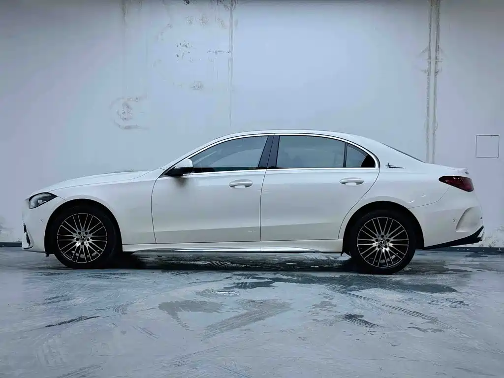 Mercedes-Benz C-Class 2024