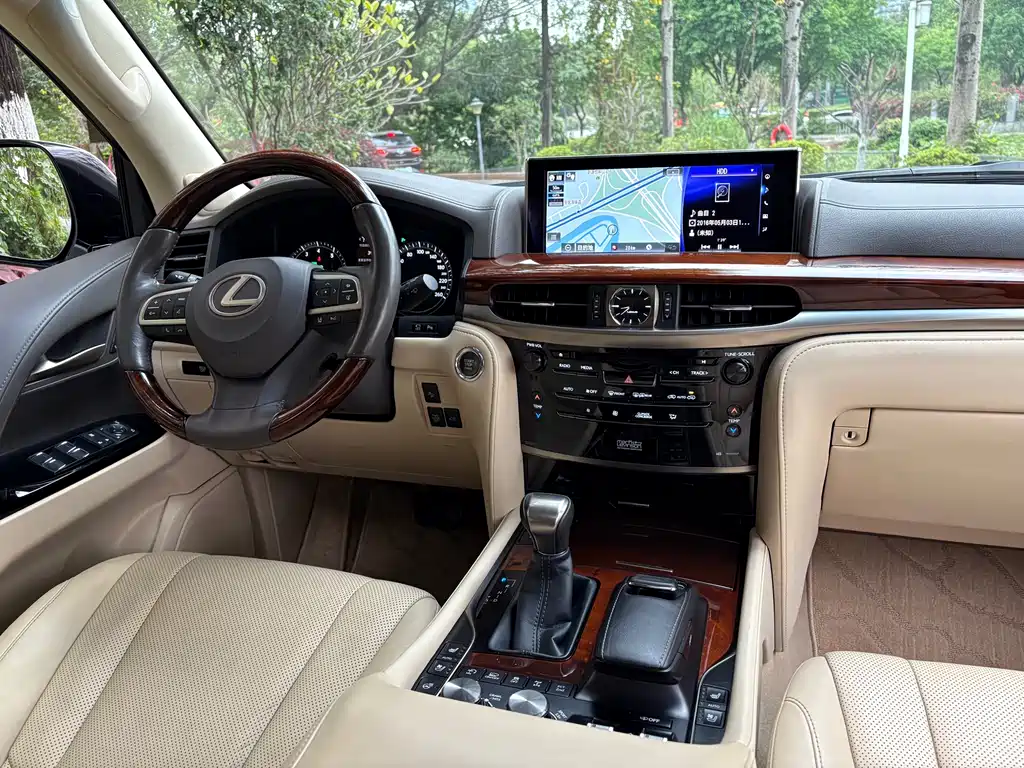 Lexus LX 2016 — фото 19