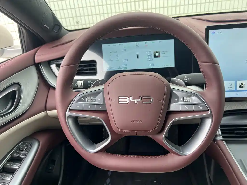 BYD Seal 07 DM-i 2025 — фото 13
