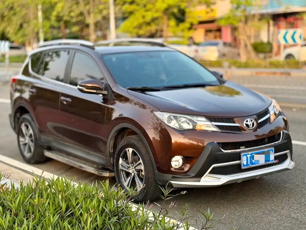 Toyota RAV4 2015 — фото 5