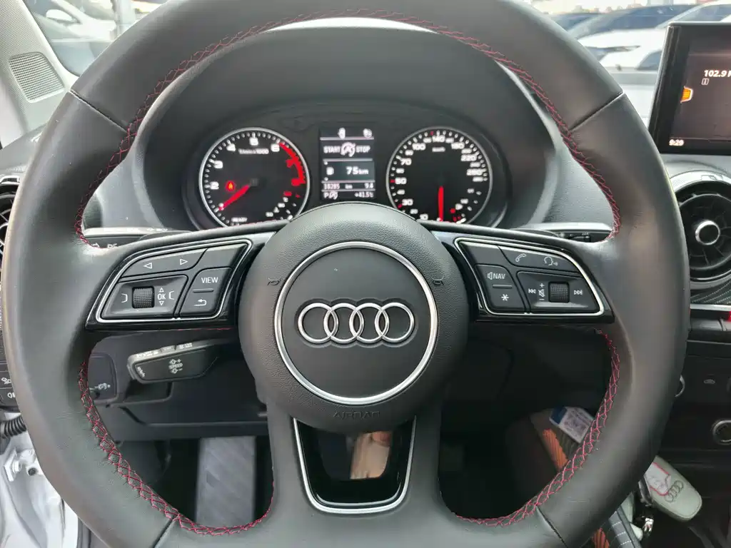 Audi Q2L 2022 — фото 10