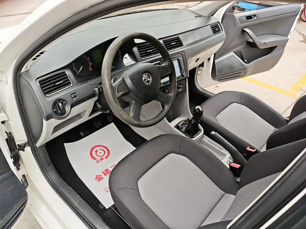 Skoda Rapid 2014 — фото 10
