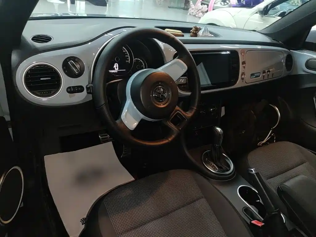 Volkswagen Beetle 2015 — фото 10