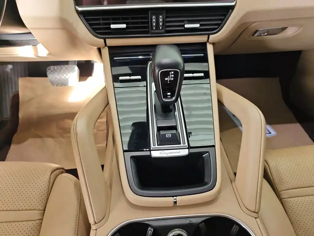Porsche Cayenne 2018 — фото 12