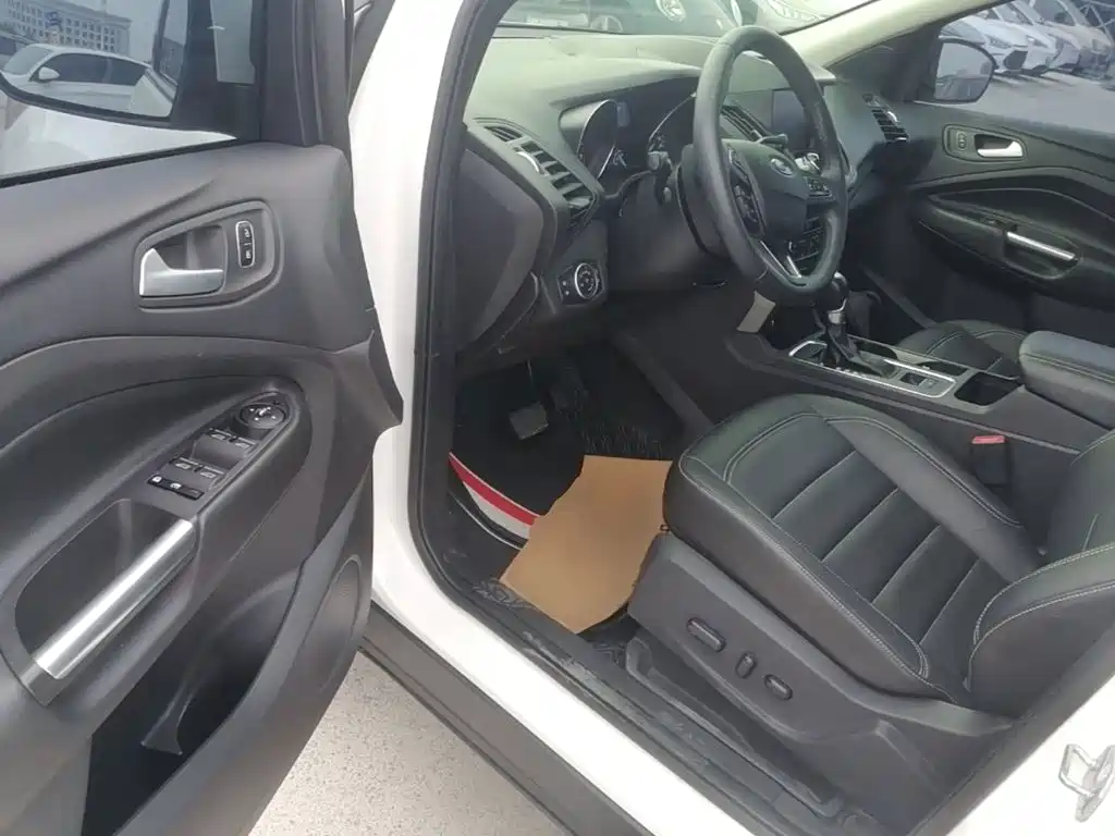 Ford Kuga 2016 — фото 16
