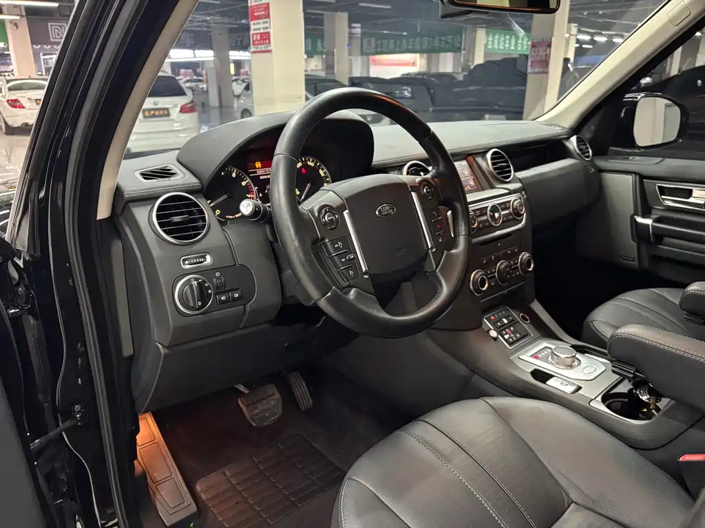 Land Rover Discovery 2016 — фото 20