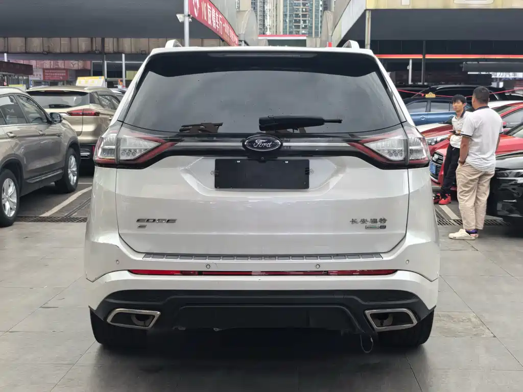 Ford Edge 2017 — фото 11