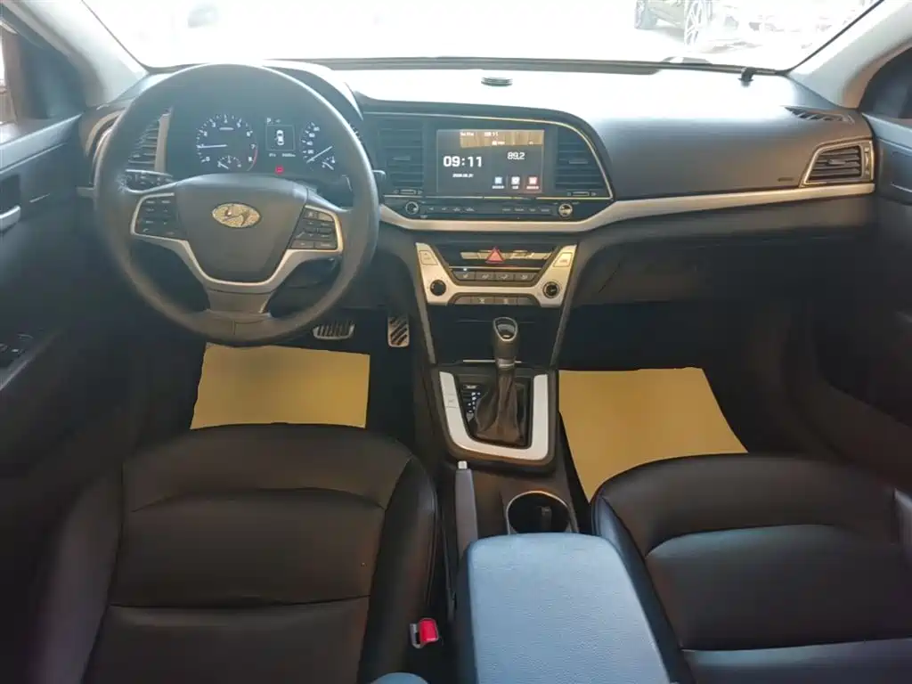 Hyundai Elantra 2017 — фото 10
