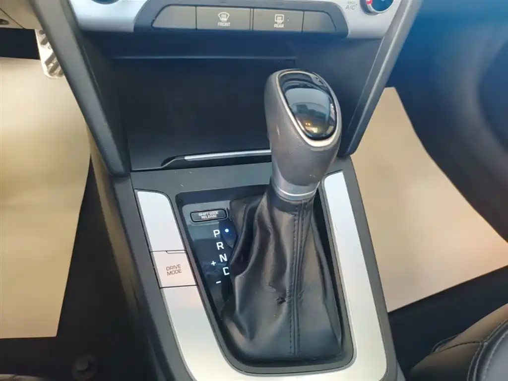 Hyundai Elantra 2017 — фото 14