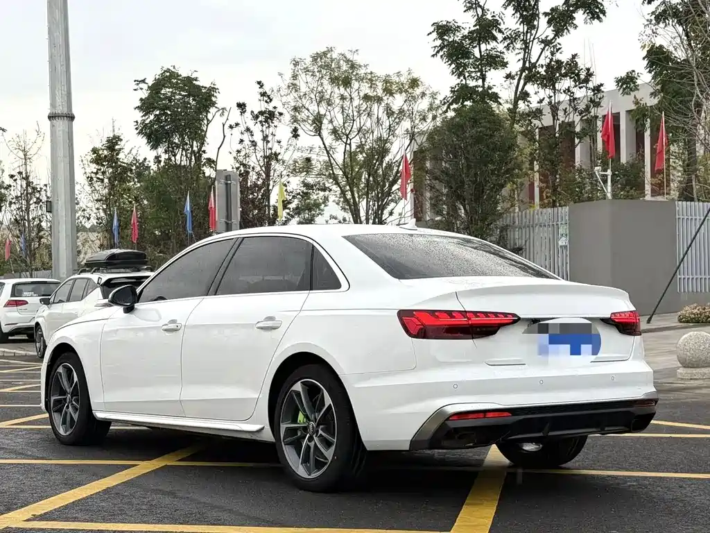 Audi A4L 2021 — фото 11