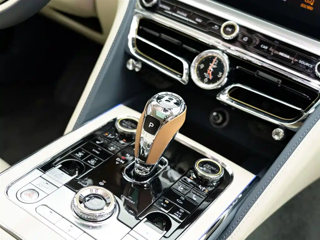 Bentley Flying Spur PHEV 2023 — фото 19