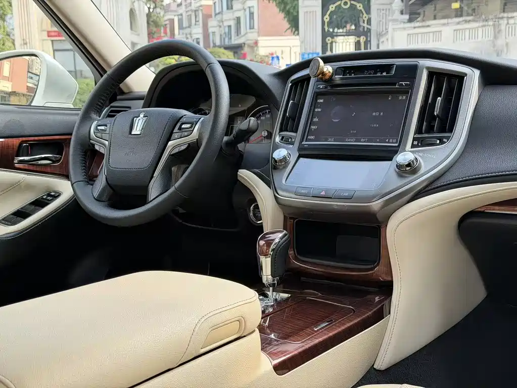 Toyota Crown 2017 — фото 12