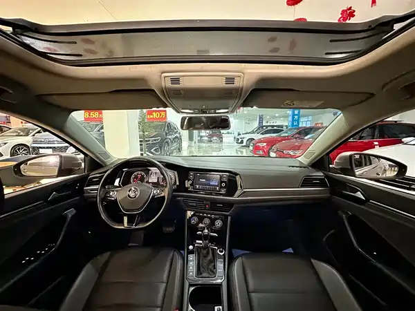 Volkswagen Sagitar 2020