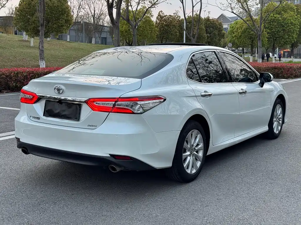 Toyota Camry 2021 — фото 6