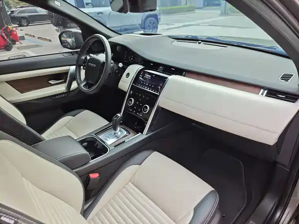 Land Rover Discovery Sport 2021