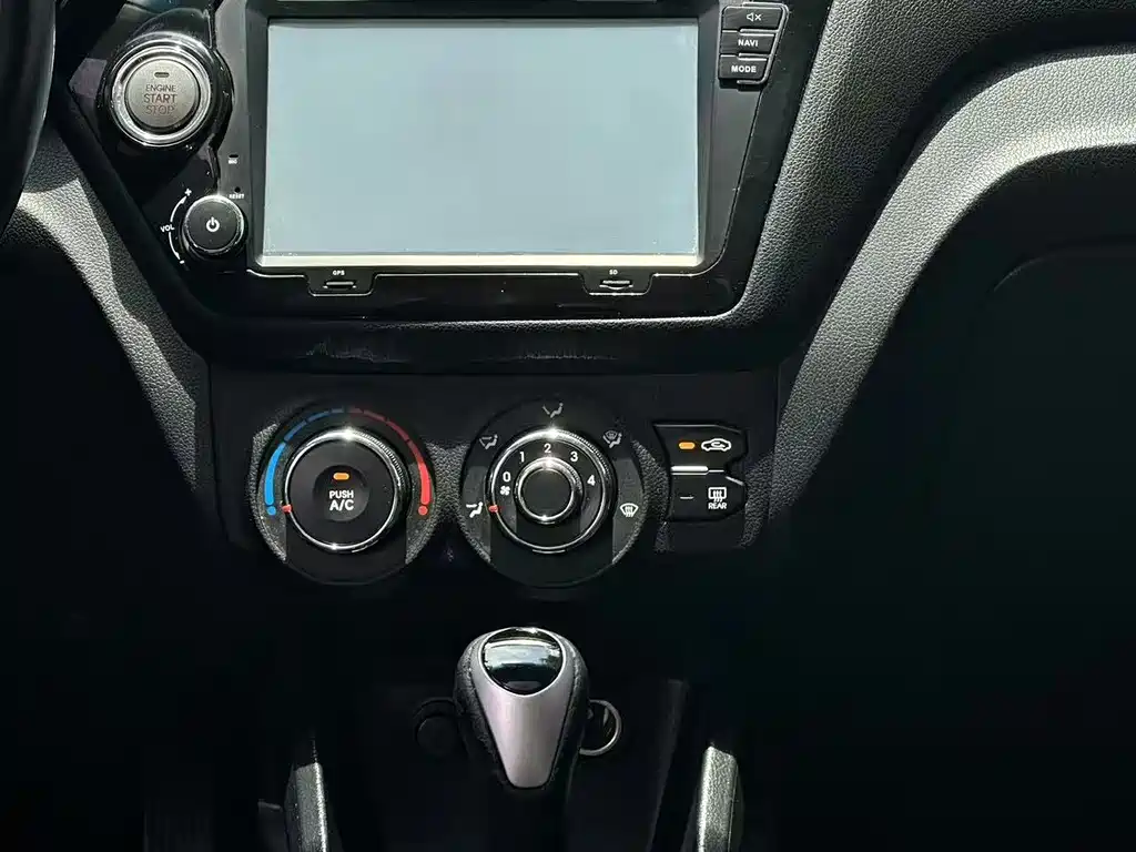 Kia K2 2014 — фото 11