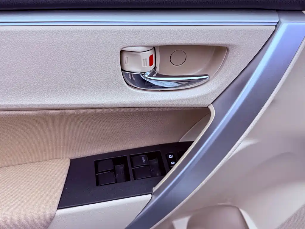 Toyota Corolla 2015 — фото 9