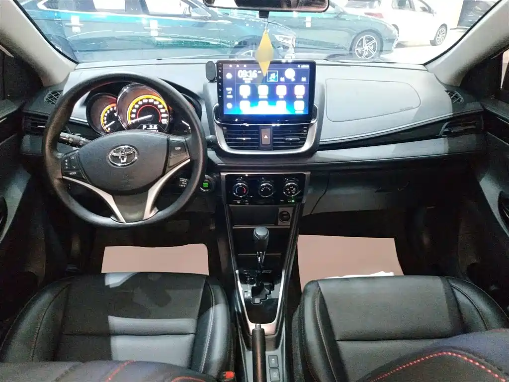 Toyota Yaris L 2022 — фото 10