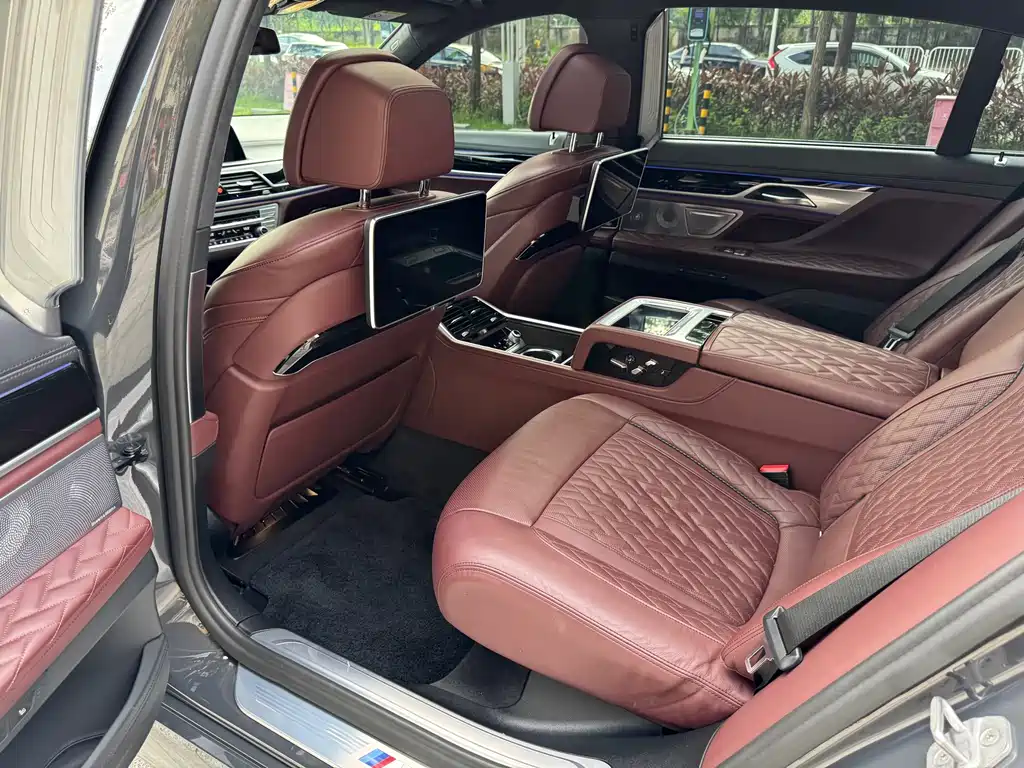 BMW 7 Series 2021 — фото 11