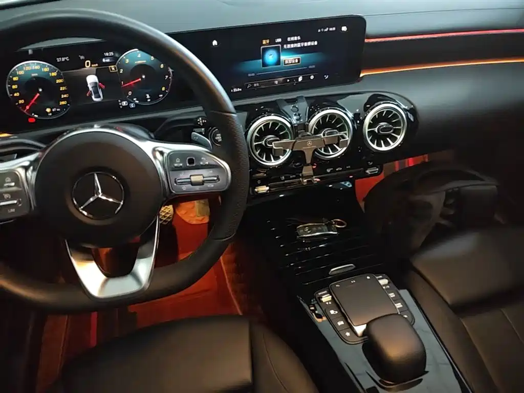 Mercedes-Benz A-Class 2022 — фото 10