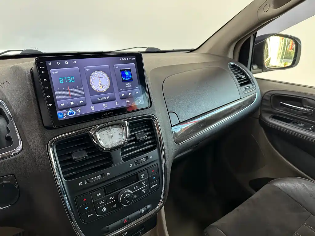 Chrysler Grand Voyager 2014 — фото 15