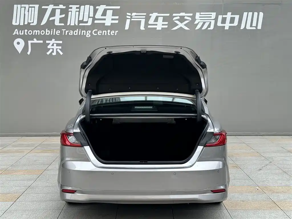 Toyota Camry 2024 — фото 13