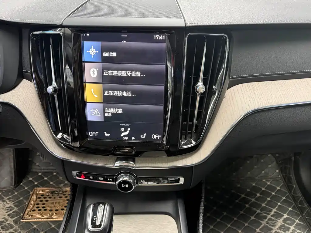 Volvo XC60 2018 — фото 10