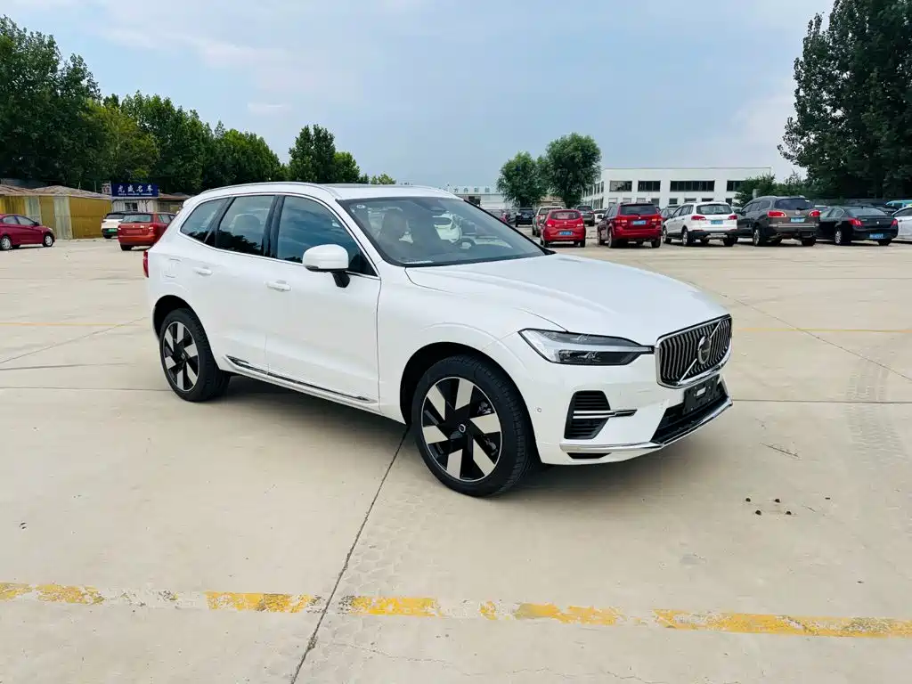Volvo XC60 Plug-In Hybrid 2026 — фото 8