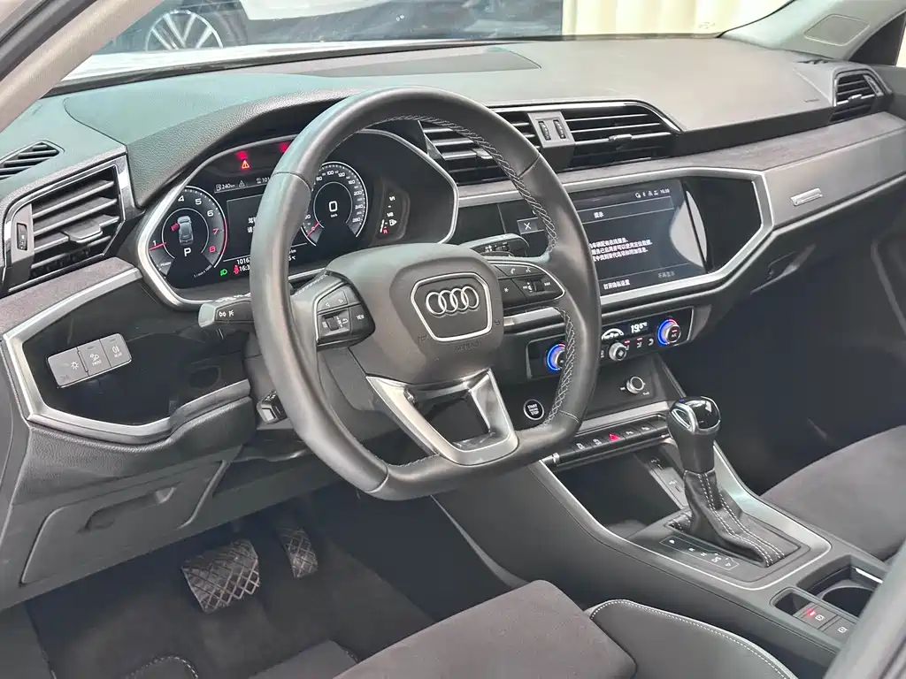 Audi Q3 2022 — фото 14