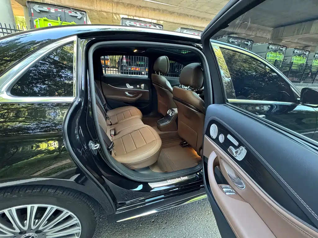 Mercedes-Benz E-Class 2023 — фото 19