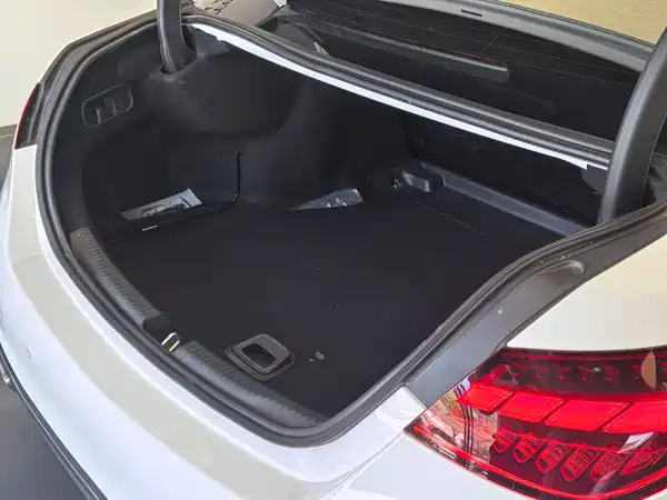 Mercedes-Benz C-Class 2024
