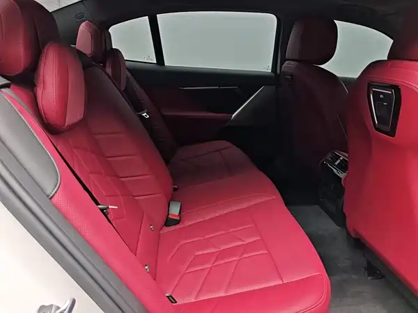 BMW i5 2025