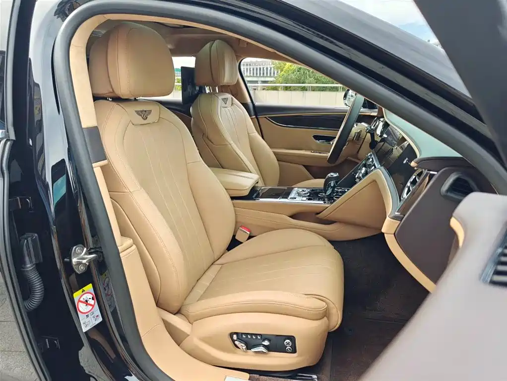 Bentley Flying Spur 2023 — фото 10