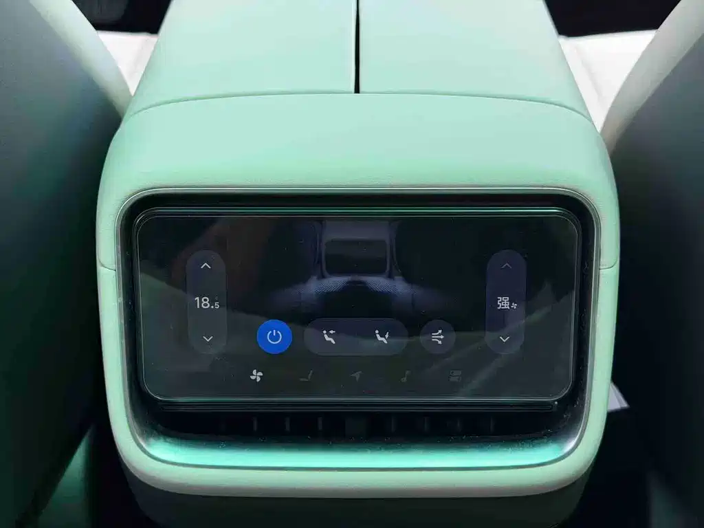 Xiaomi YU7 2026 — фото 12