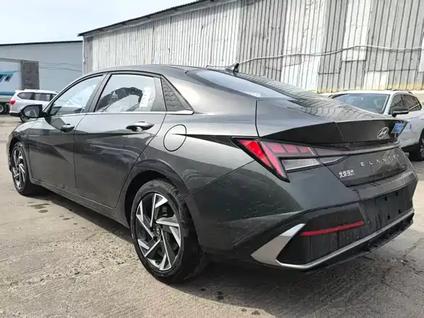 Hyundai Elantra 2023