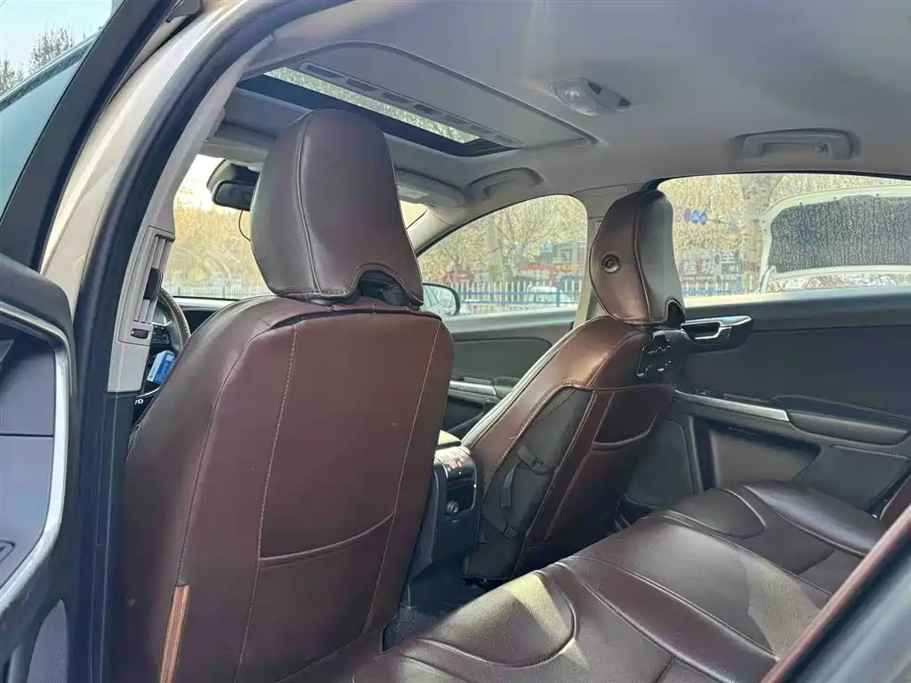 Volvo S60 2017 — фото 10