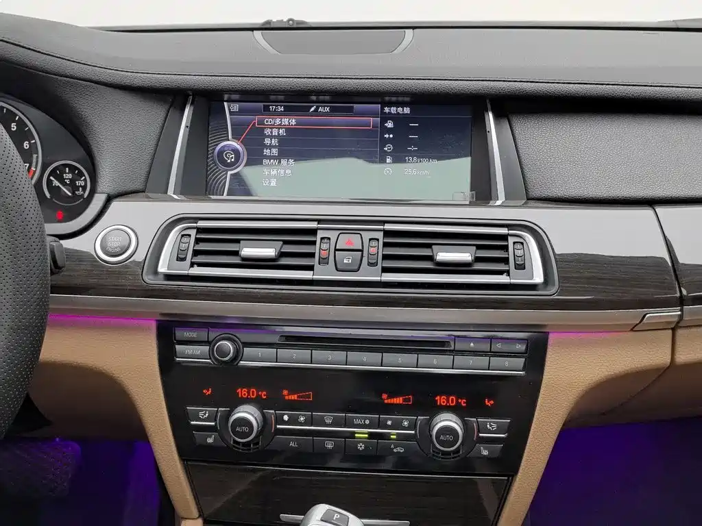 BMW 7 Series 2012 — фото 12