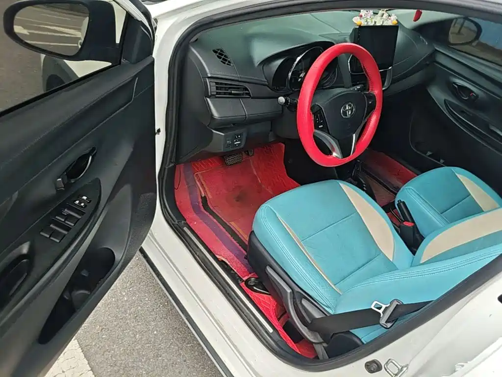 Toyota Yaris L 2022 — фото 12
