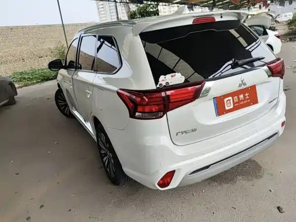 Mitsubishi Outlander 2022