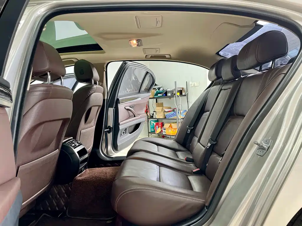 BMW 5 Series 2015 — фото 8